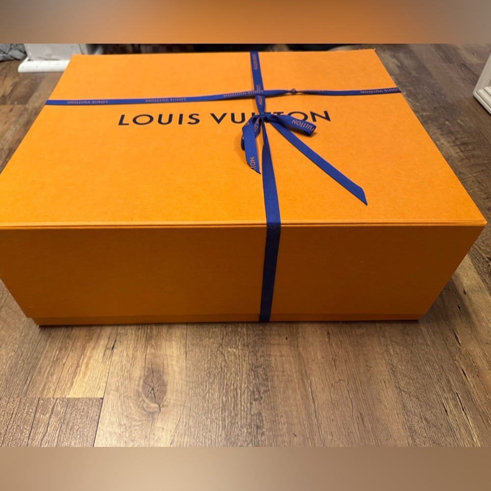 Large Louis Vuitton box - Picture 2 of 5